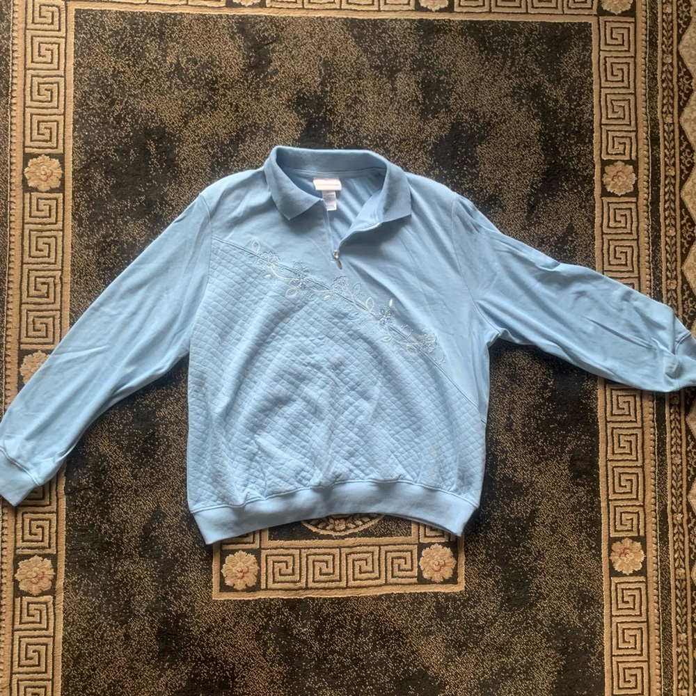 NWOT baby blue with rhinestone flower stitched design // Sz XL